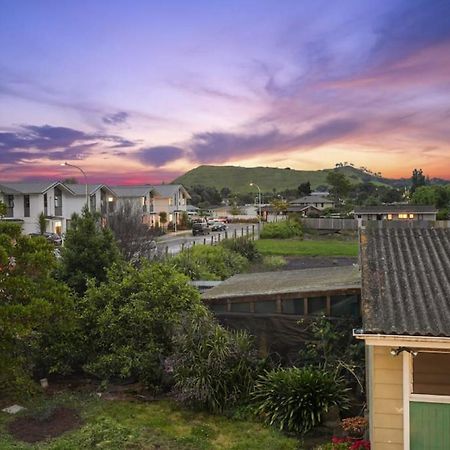 Venture Heights Townhouse With Parking And Patio Auckland Exterior foto