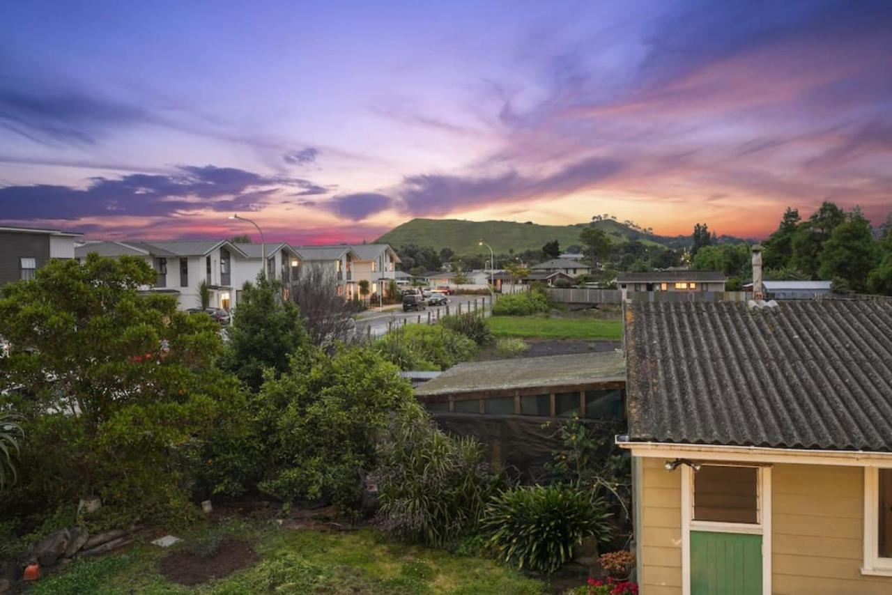 Venture Heights Townhouse With Parking And Patio Auckland Exterior foto