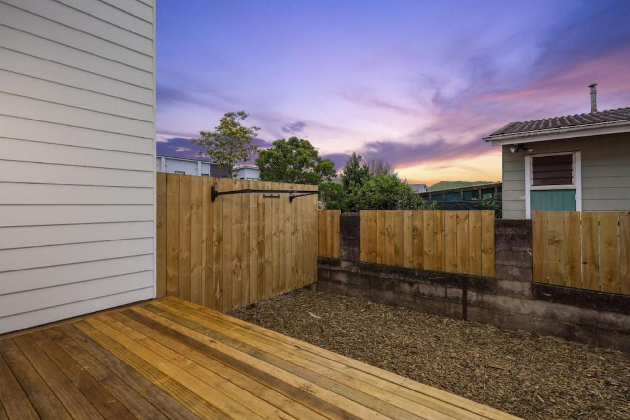 Venture Heights Townhouse With Parking And Patio Auckland Exterior foto